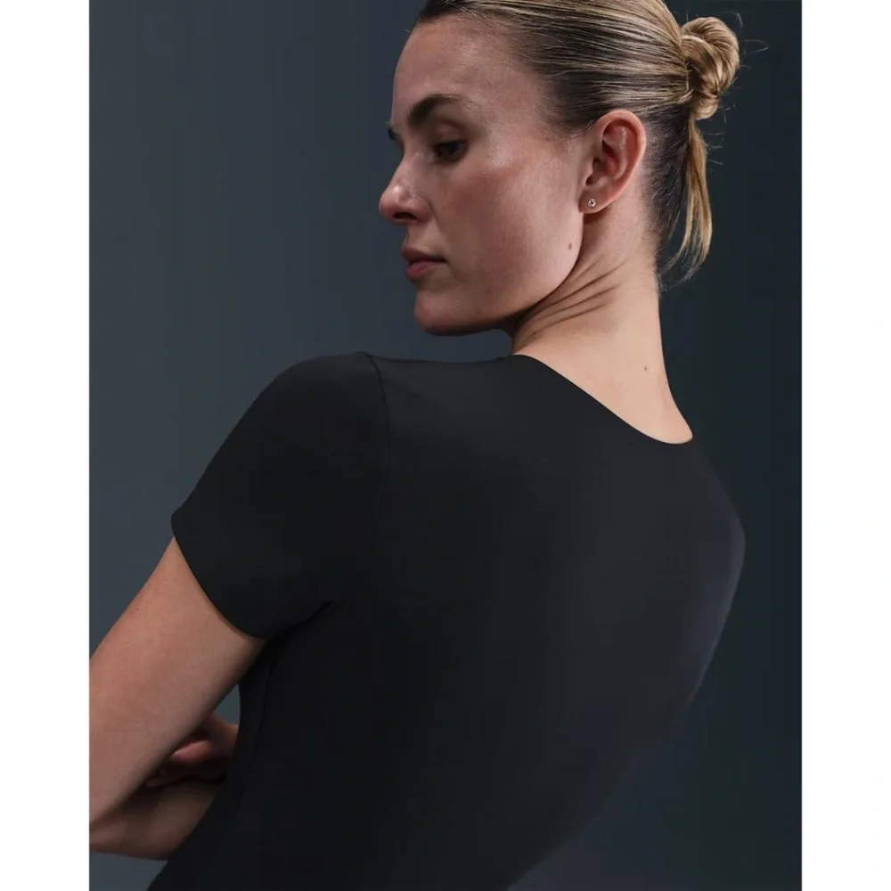 Nike Form Women's Short-Sleeve Top NWT - Picture 3 of 10